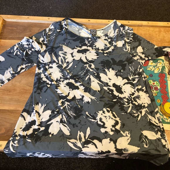 Clara Sun Woo shirt size M - Picture 1 of 4